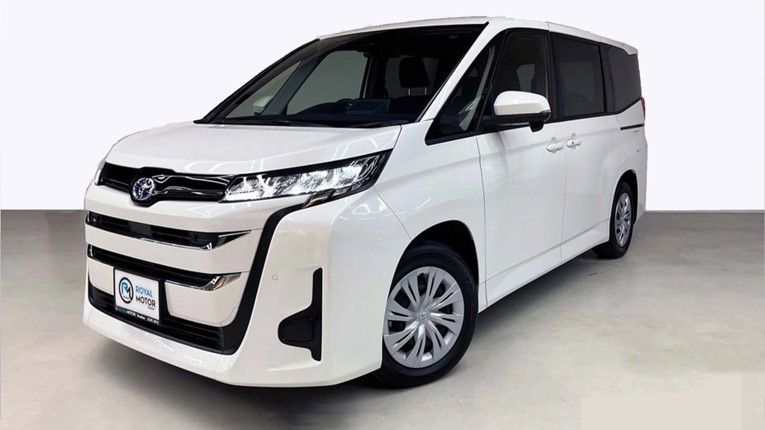 Toyota Noah Hybrid