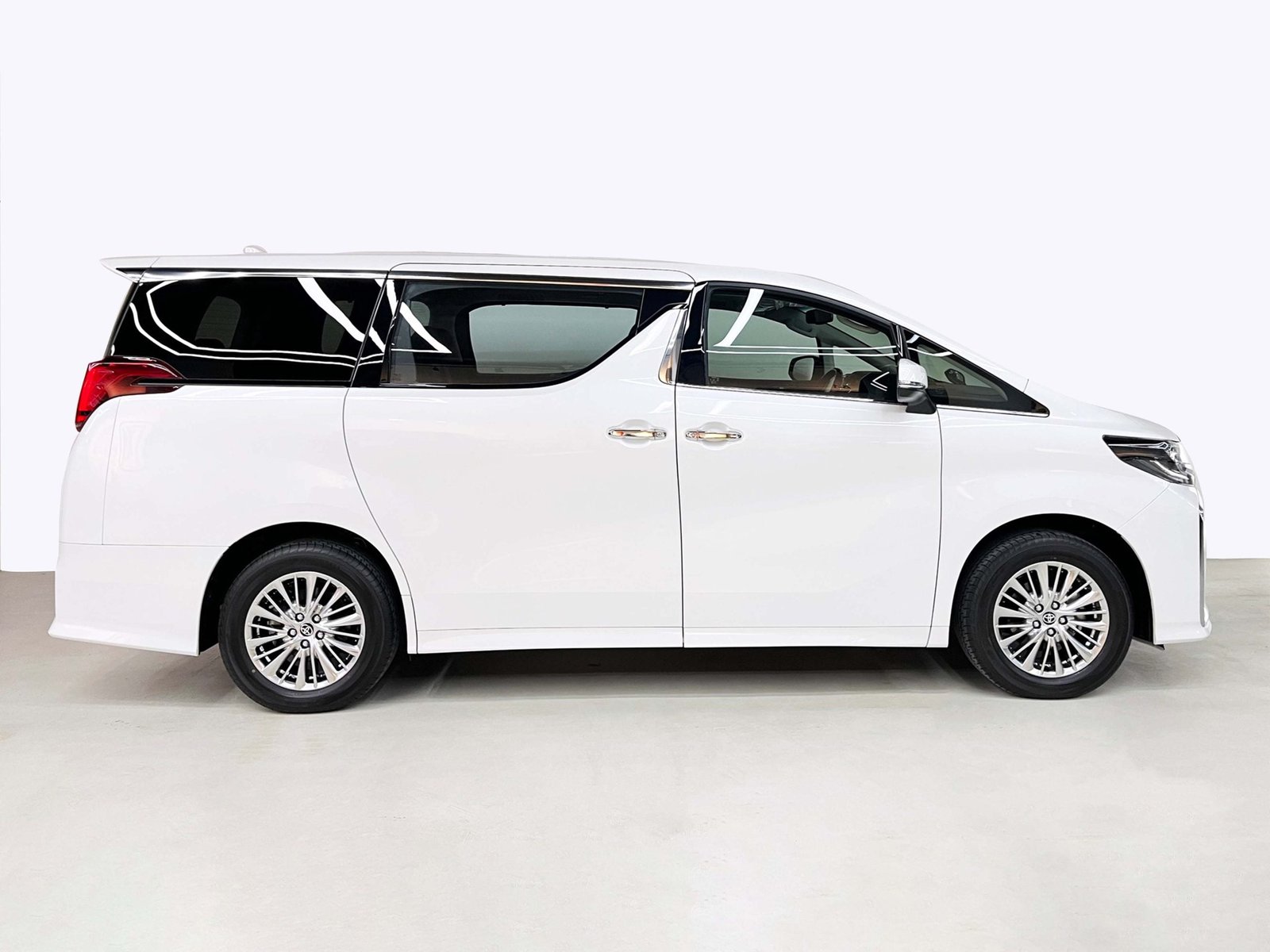 Toyota Alphard Hybrid 2.5SR C 7-Seater