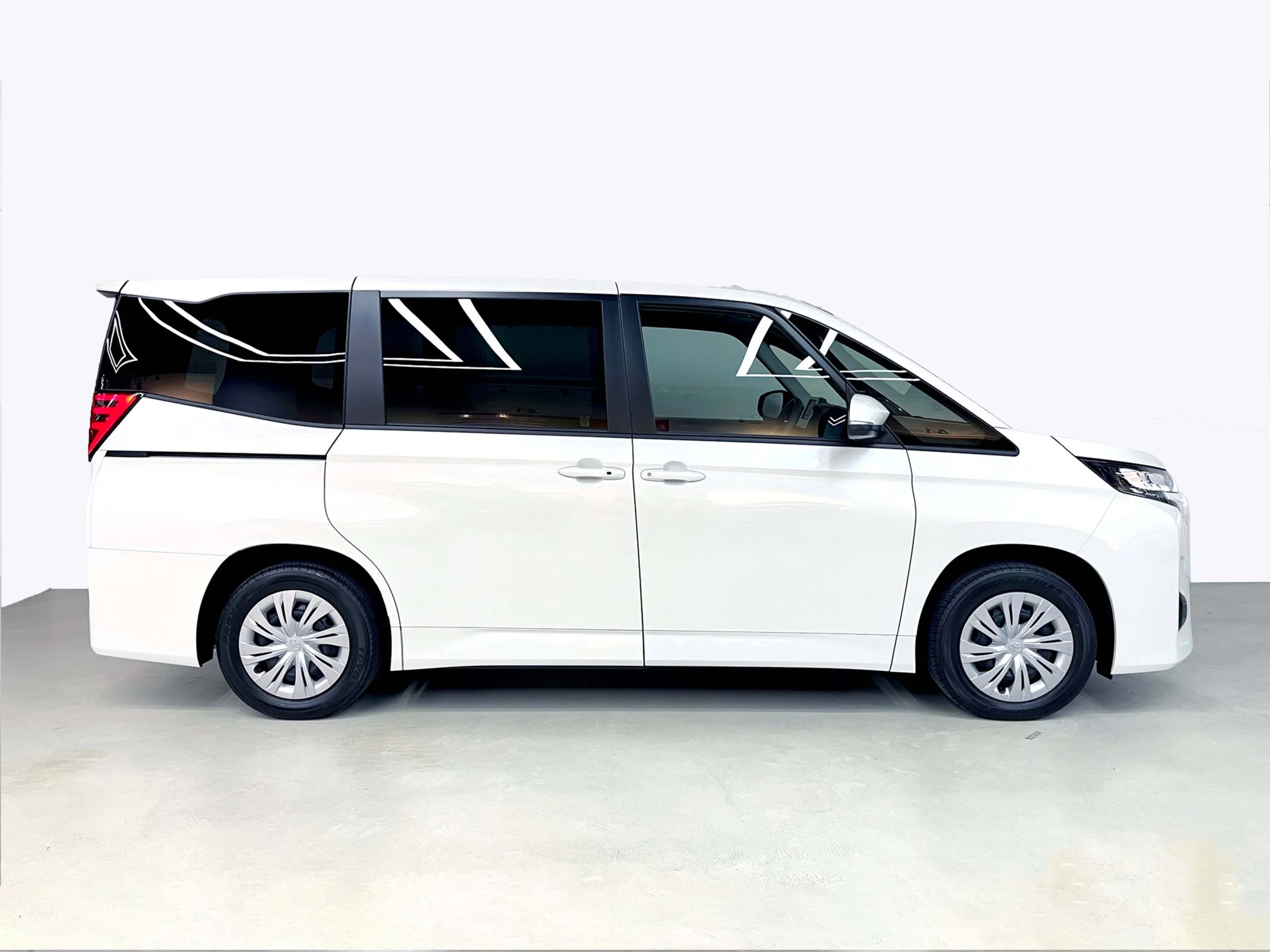 Toyota noah deals hybrid