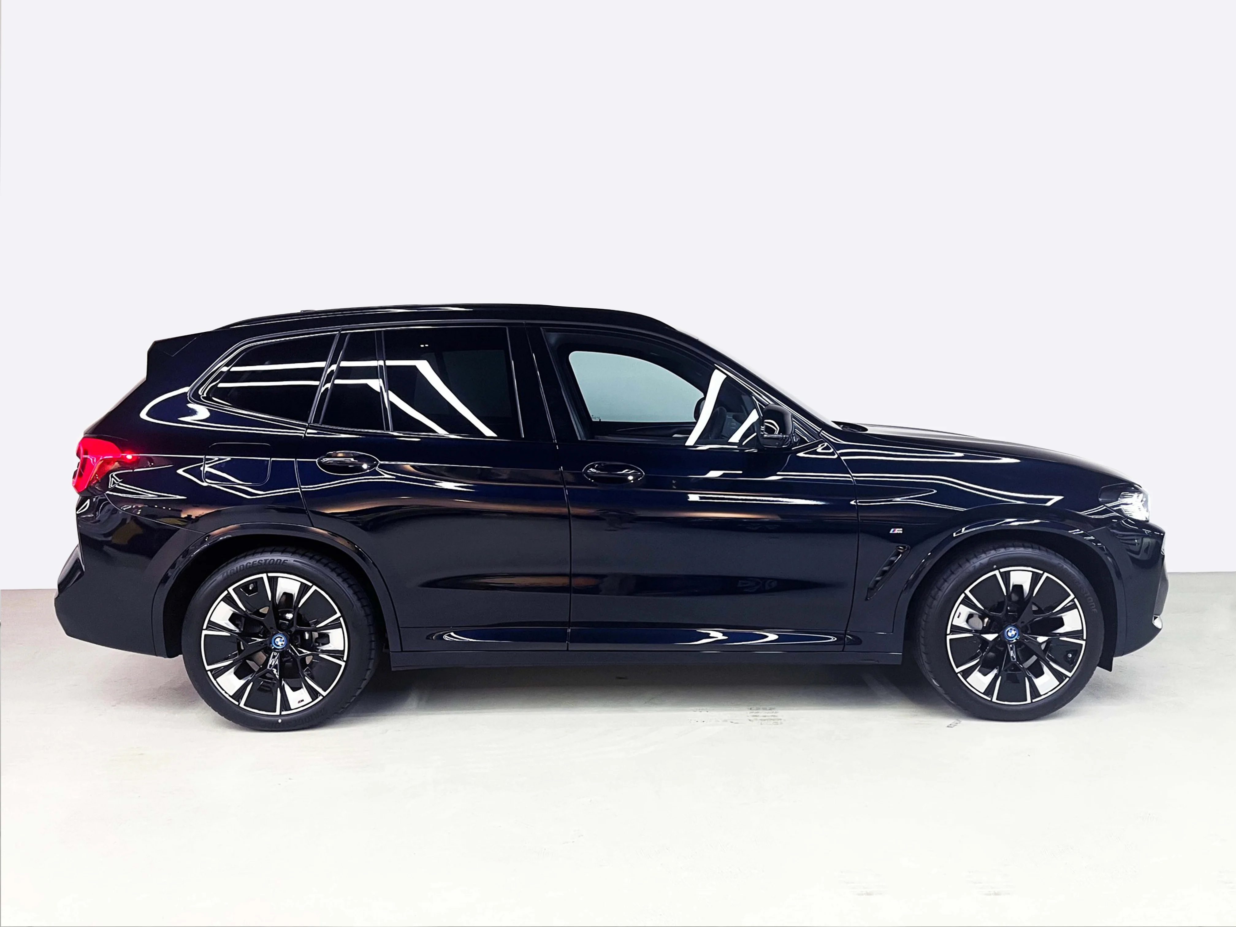 BMW G08 IX3 M-SPORT PRO | Royal Motor Grandeur