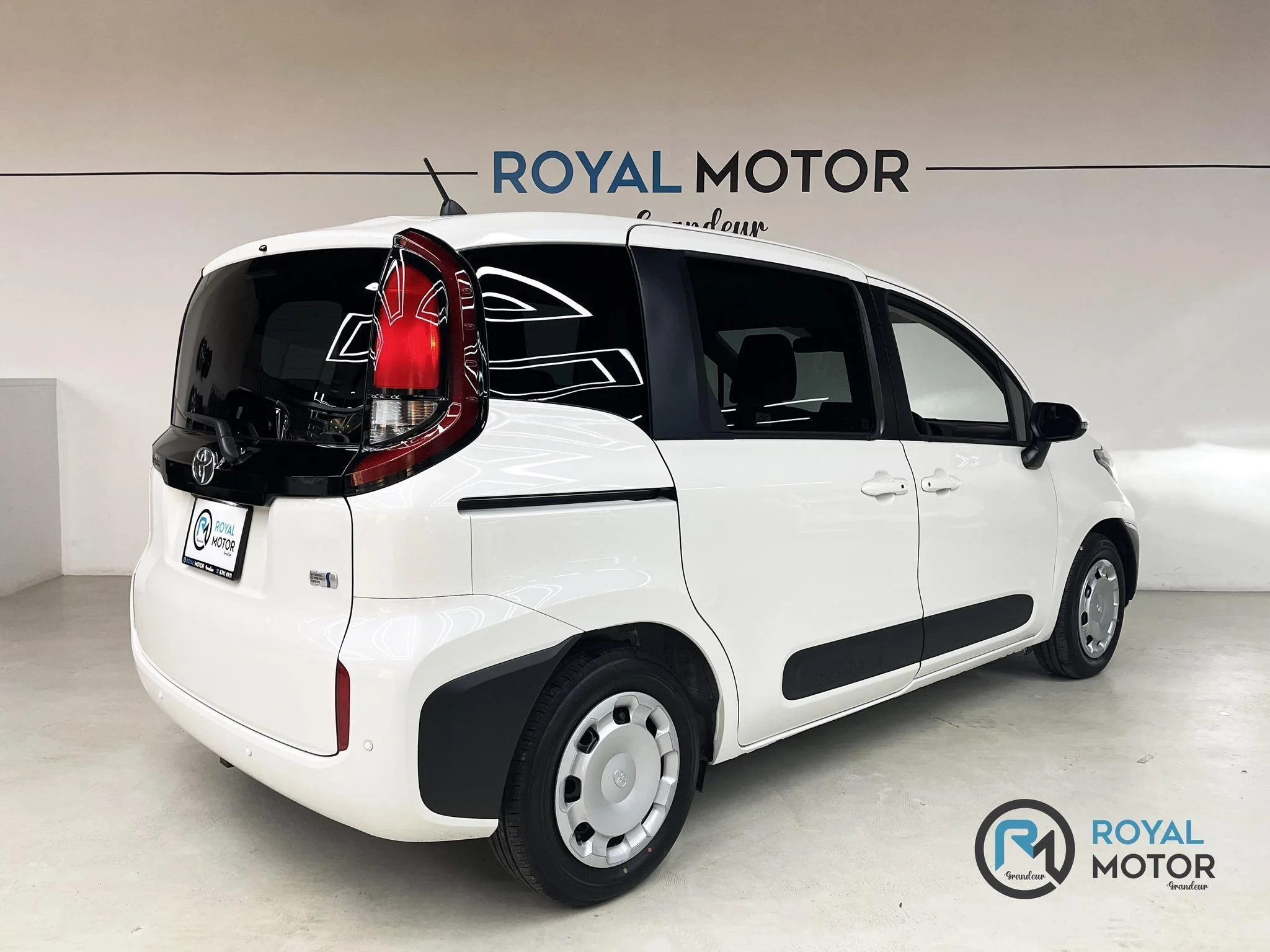 Toyota Sienta (7-Seater)