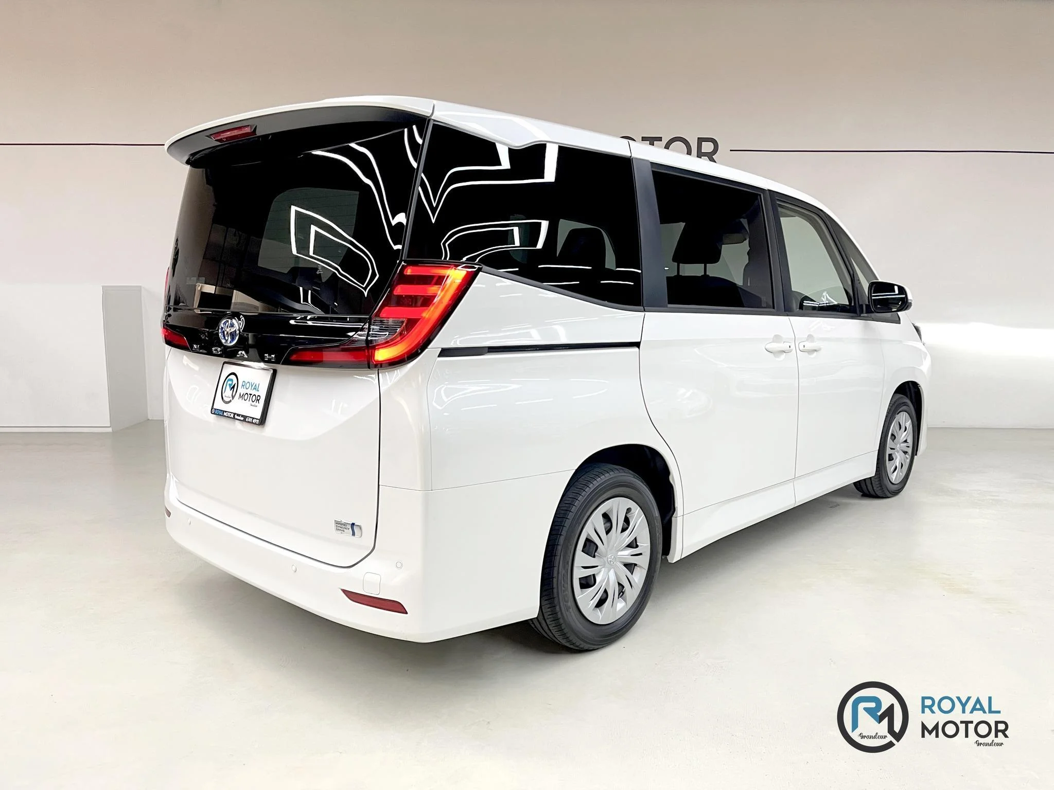 TOYOTA NOAH HYBRID