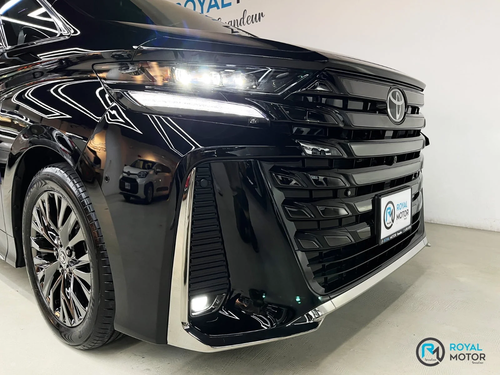 Toyota Vellfire 2023