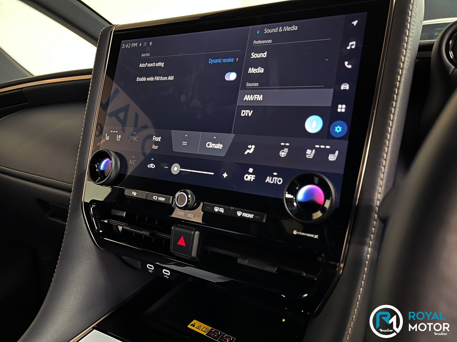 Toyota Vellfire Hybrid 2.5Z Premier Interior - 14-inch HD infotainment display