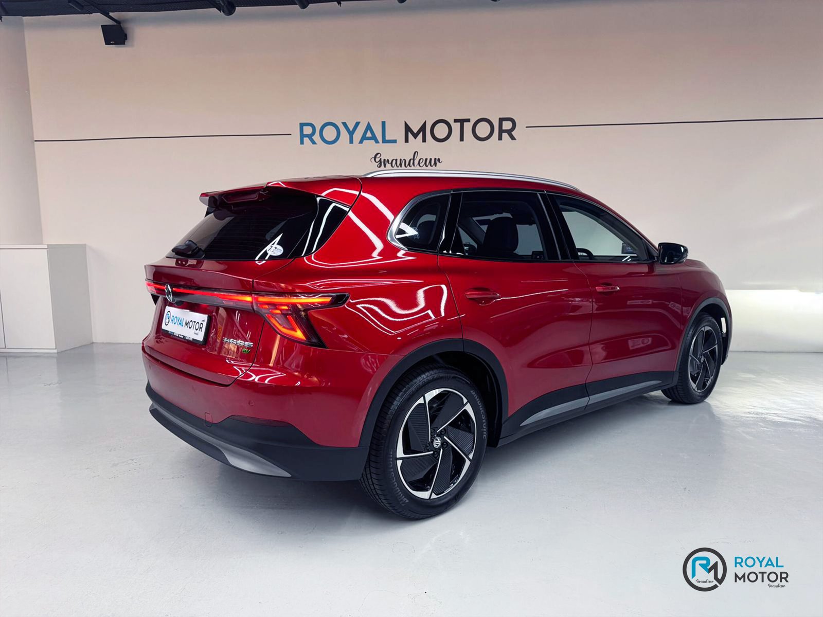Royal Motor Grandeur – MGS5 EV.jpg 14